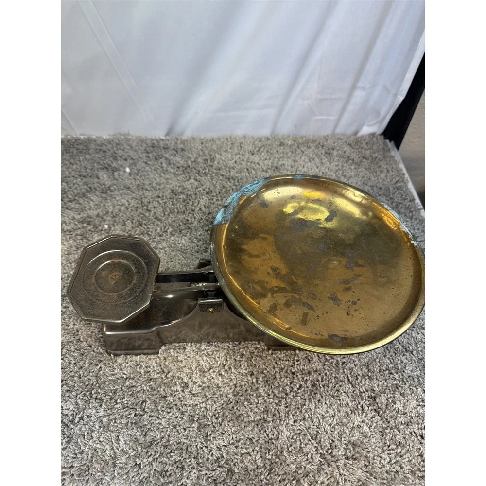 Antique Cast Iron Scale - Brass Plate - Counter top / merchant Scale